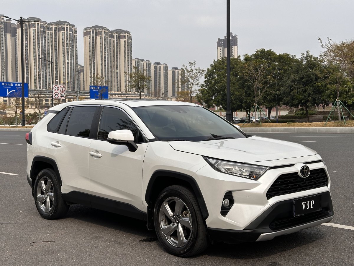 豐田 RAV4  2018款 榮放 2.0L CVT兩驅(qū)風(fēng)尚版圖片