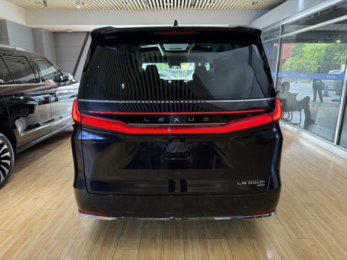 2024年3月雷克薩斯 LM  2023款 350h 七座雋雅版