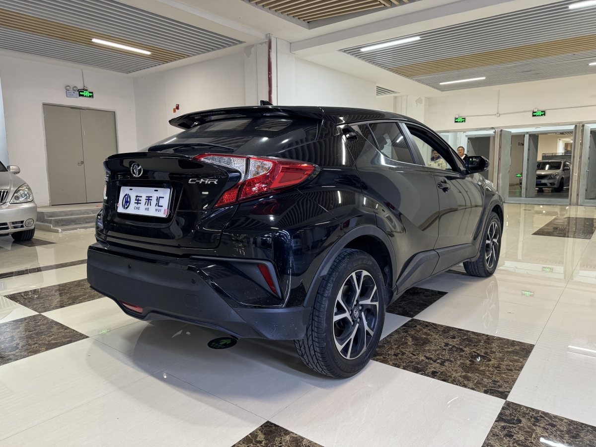 豐田 C-HR  2020款 2.0L 領(lǐng)先版圖片