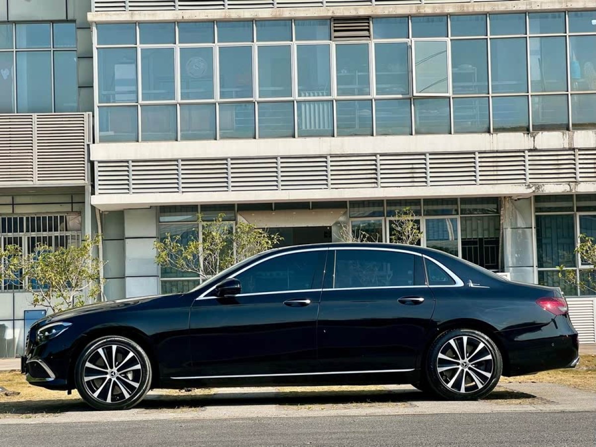 奔馳 奔馳E級(jí)新能源  2022款 改款 E 350 e L 插電式混合動(dòng)力轎車圖片