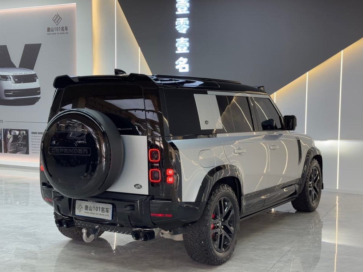 路虎 衛(wèi)士  2022款 110 P400 暗黑特別版圖片