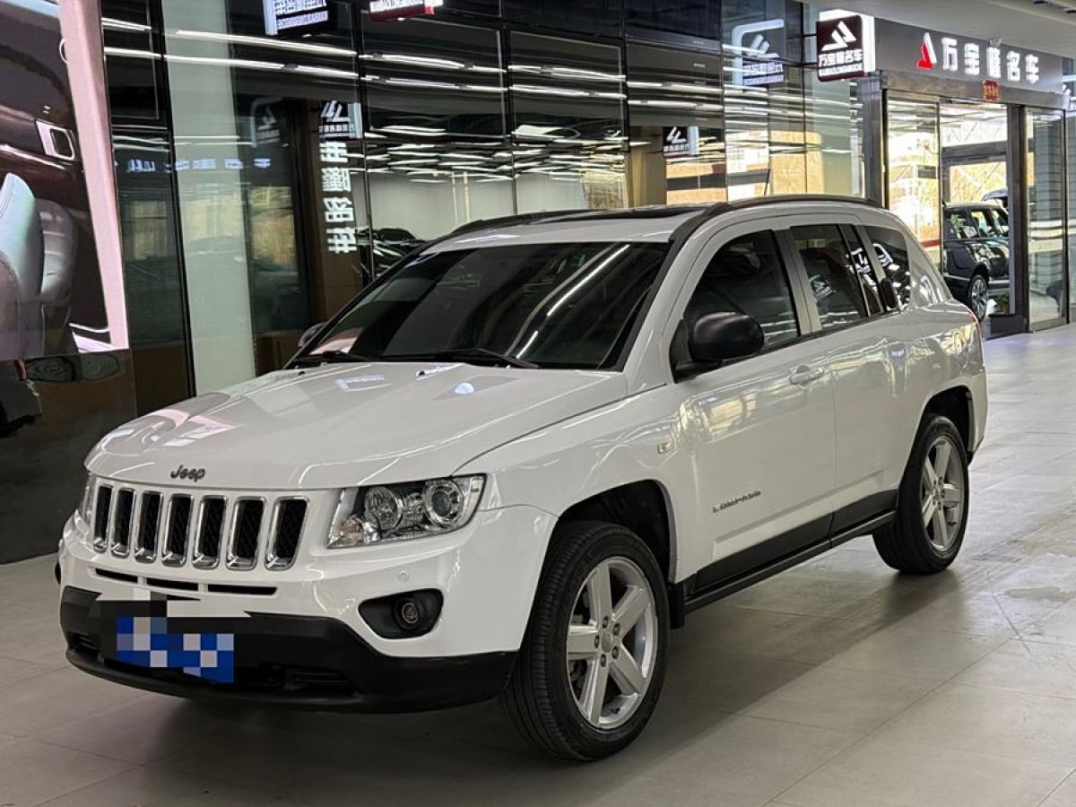 Jeep 指南者  2011款 2.4L 四驅(qū)豪華版圖片