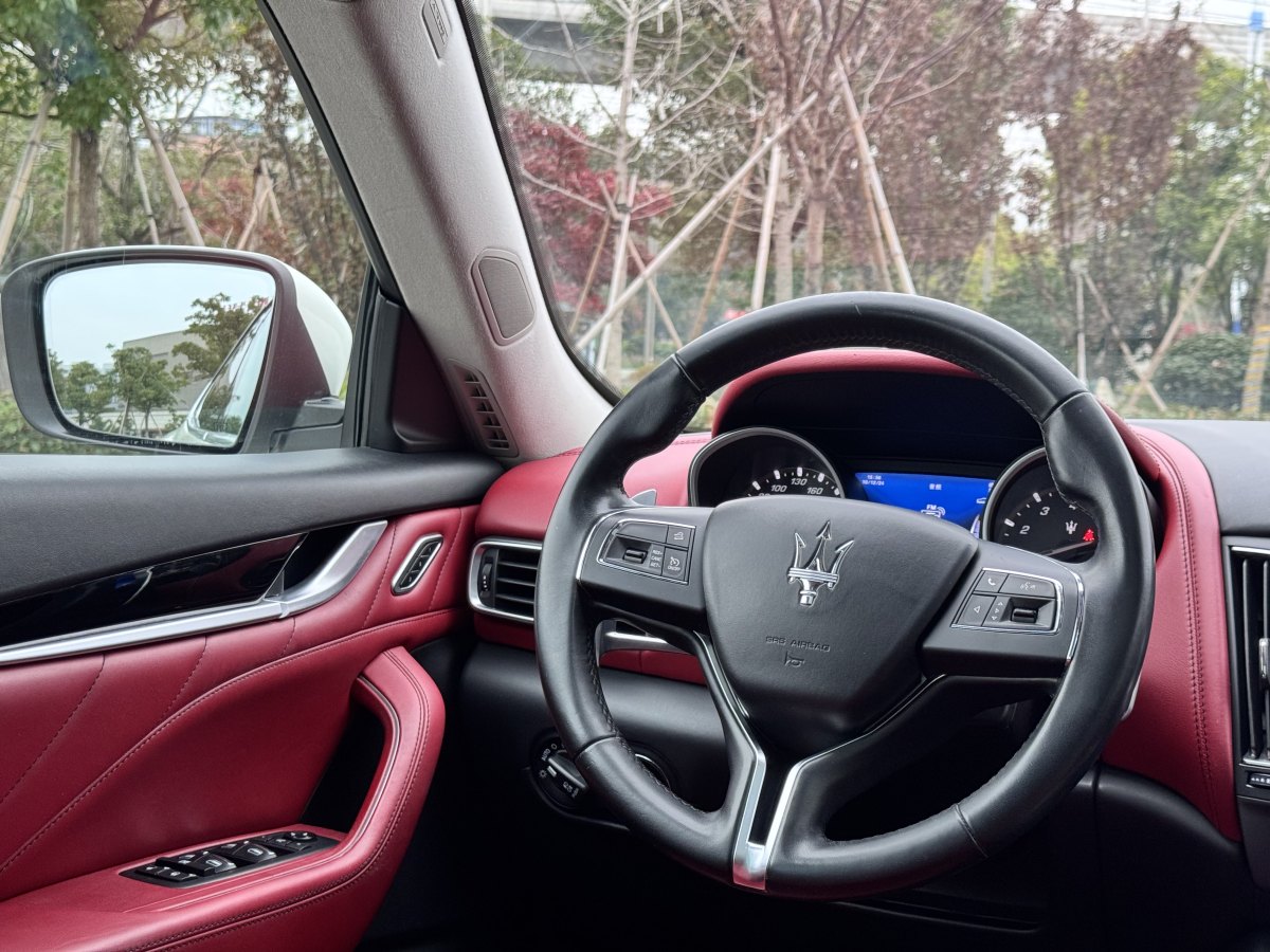 瑪莎拉蒂 Levante  2019款  3.0T 350Hp 標(biāo)準(zhǔn)版圖片