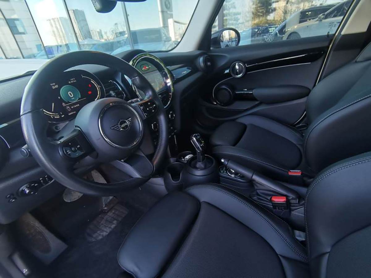 MINI MINI  2022款 改款 1.5T COOPER 經(jīng)典派 五門版圖片