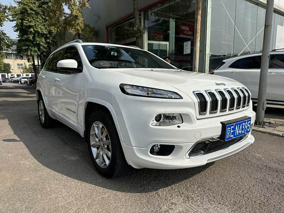 2017年6月Jeep 自由光  2017款 2.4L 專(zhuān)業(yè)智能版