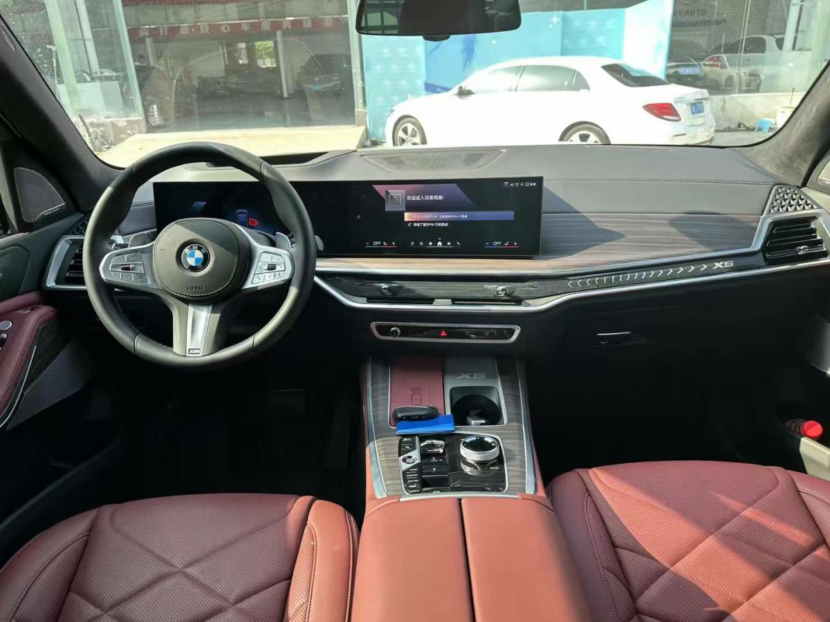 寶馬 寶馬X5  2024款 xDrive 40Li 尊享型黑焰限量版圖片