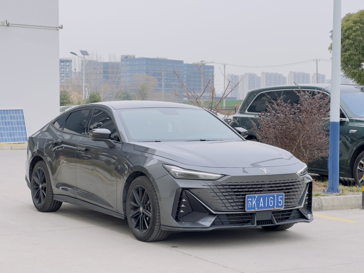 2023年4月長(zhǎng)安 長(zhǎng)安UNI-V  2022款 1.5T 尊貴型