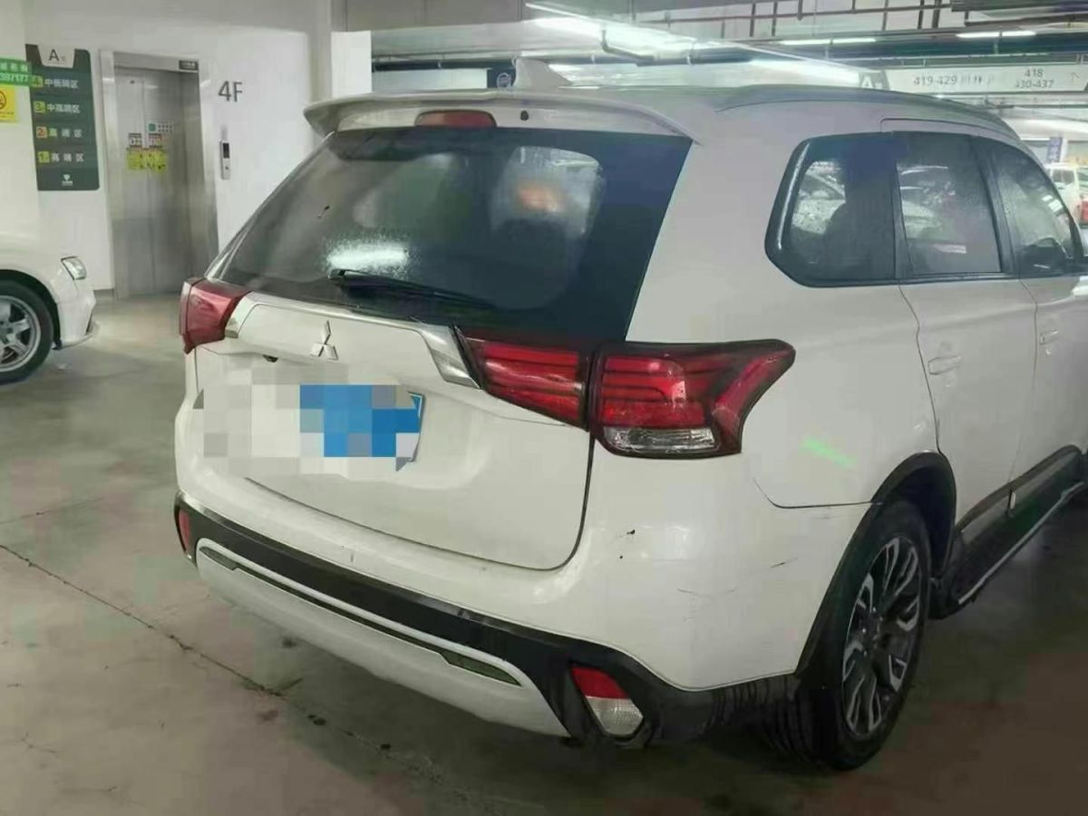 三菱 歐藍(lán)德  2020款 2.0L 兩驅(qū)暢享版 5座圖片