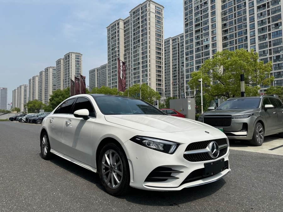 奔馳 奔馳A級(jí)  2025款 A 200 L 時(shí)尚型圖片