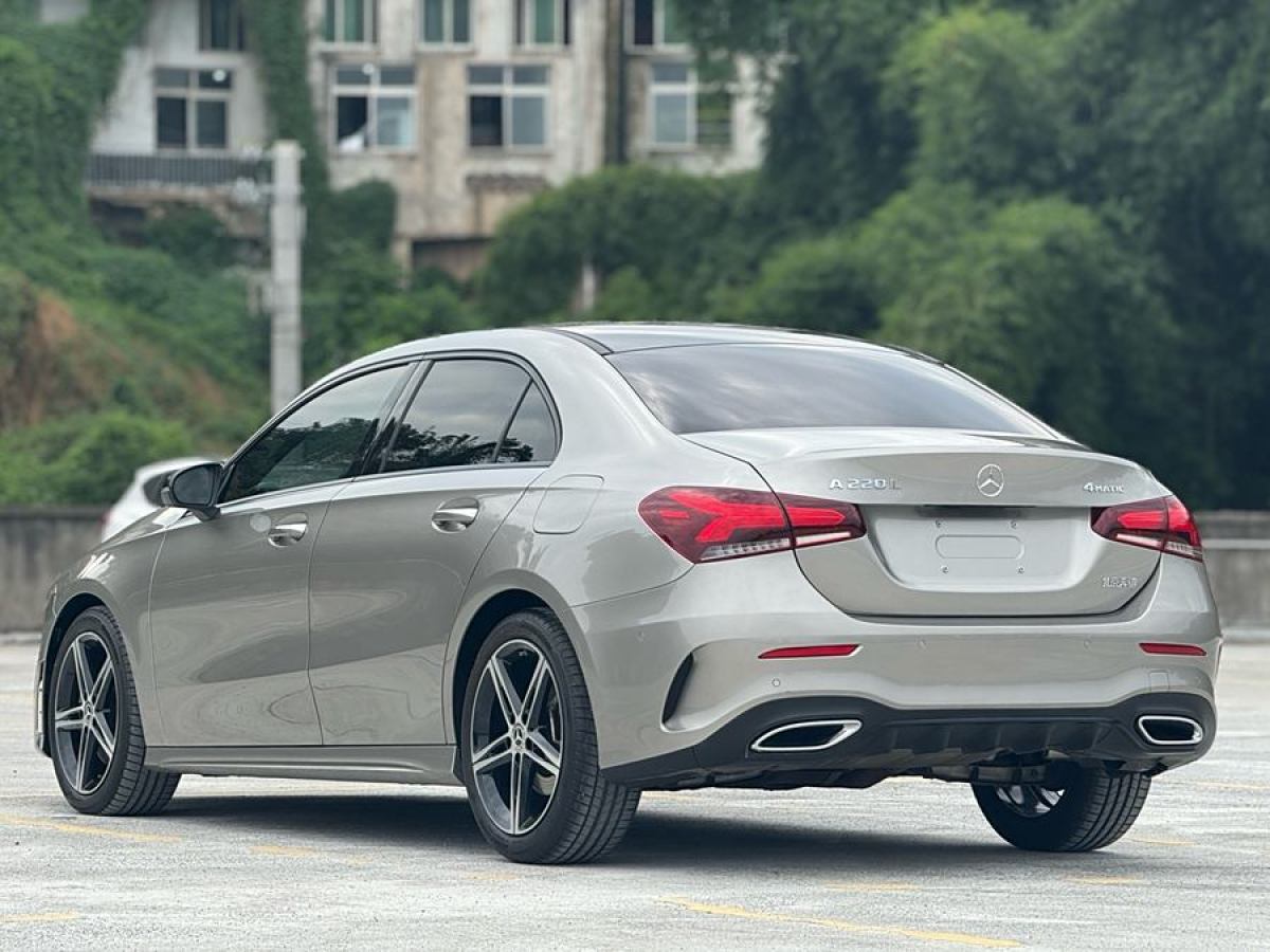 奔馳 奔馳A級  2020款 A 220 L 4MATIC 運動轎車圖片