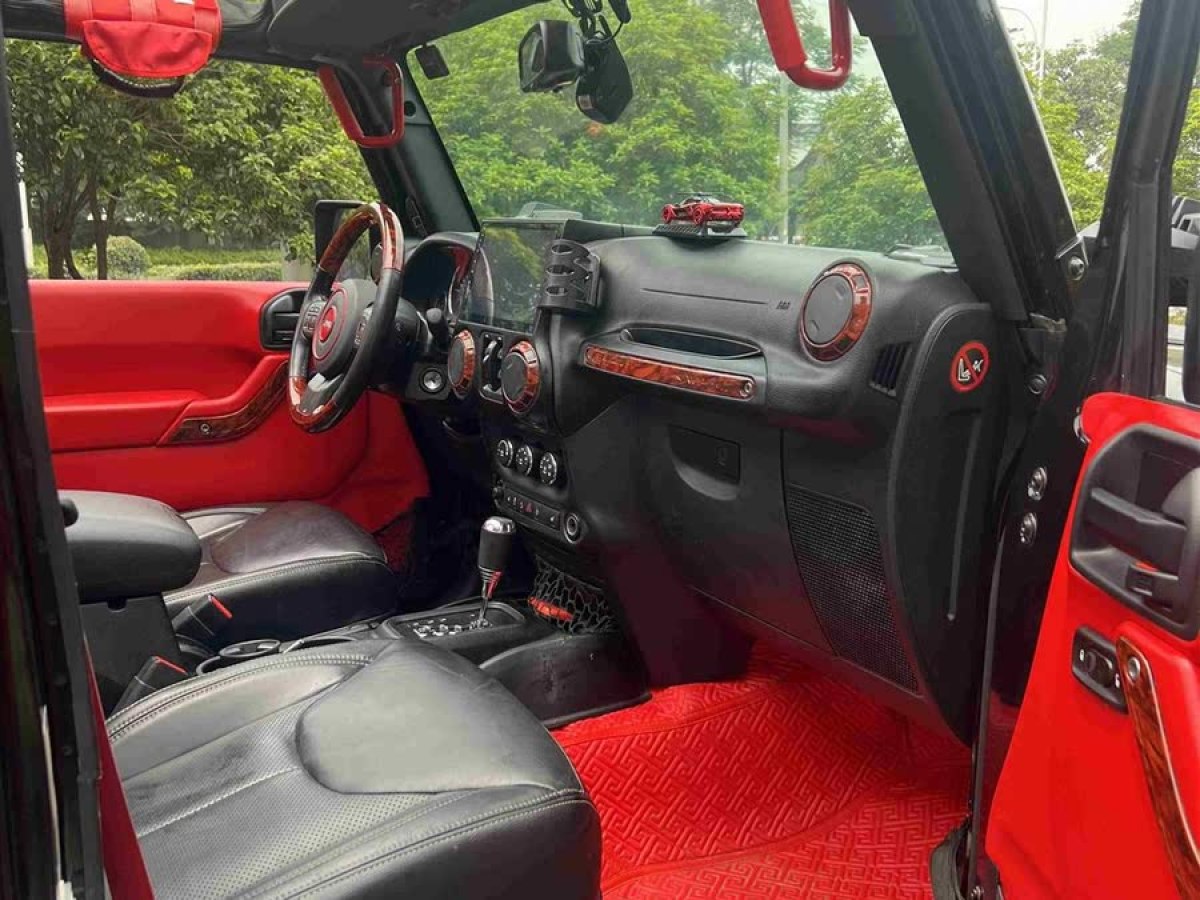 Jeep 牧馬人  2017款 3.0L Sahara 四門舒享版圖片