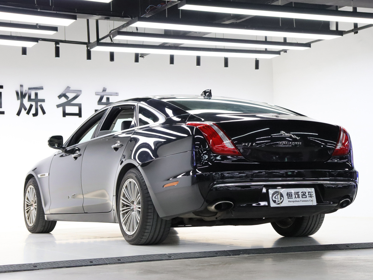 捷豹 XJ  2016款 XJL 2.0T 兩驅(qū)典雅商務(wù)版圖片