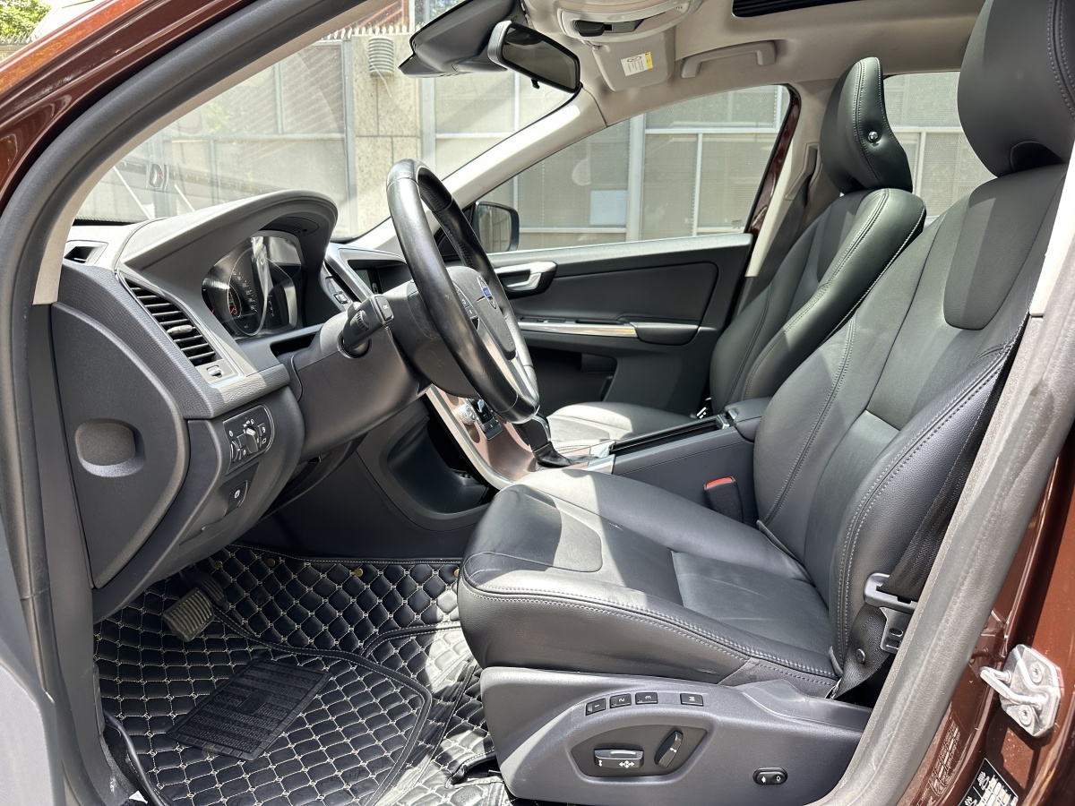 沃爾沃 XC60  2015款 T5 智進(jìn)版圖片