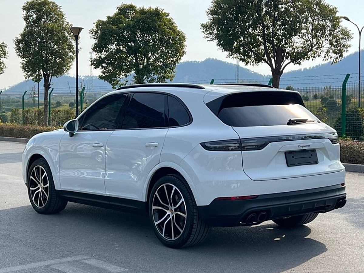 保時(shí)捷 Cayenne  2022款 Cayenne 3.0T 鉑金版圖片