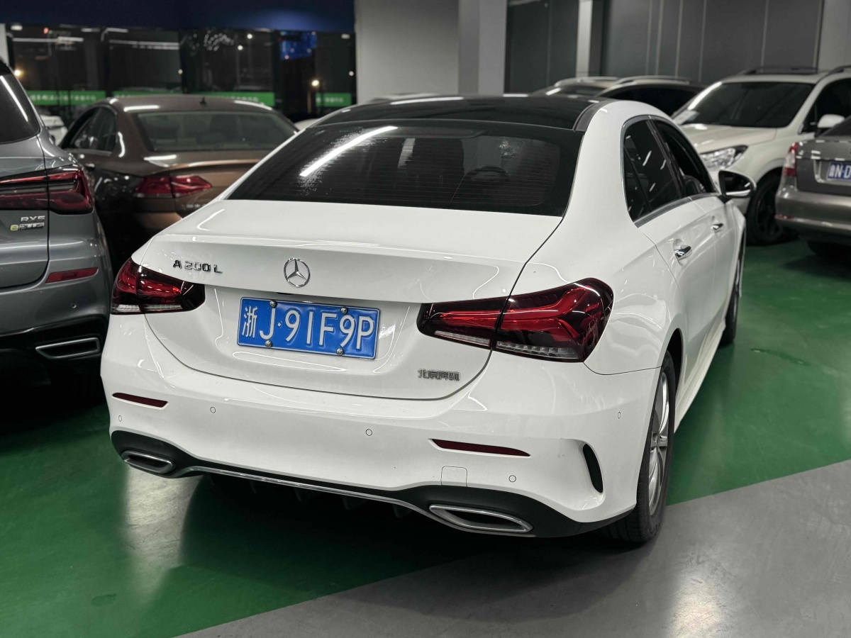 奔馳 奔馳A級  2019款  改款 A 200 L 運(yùn)動轎車圖片