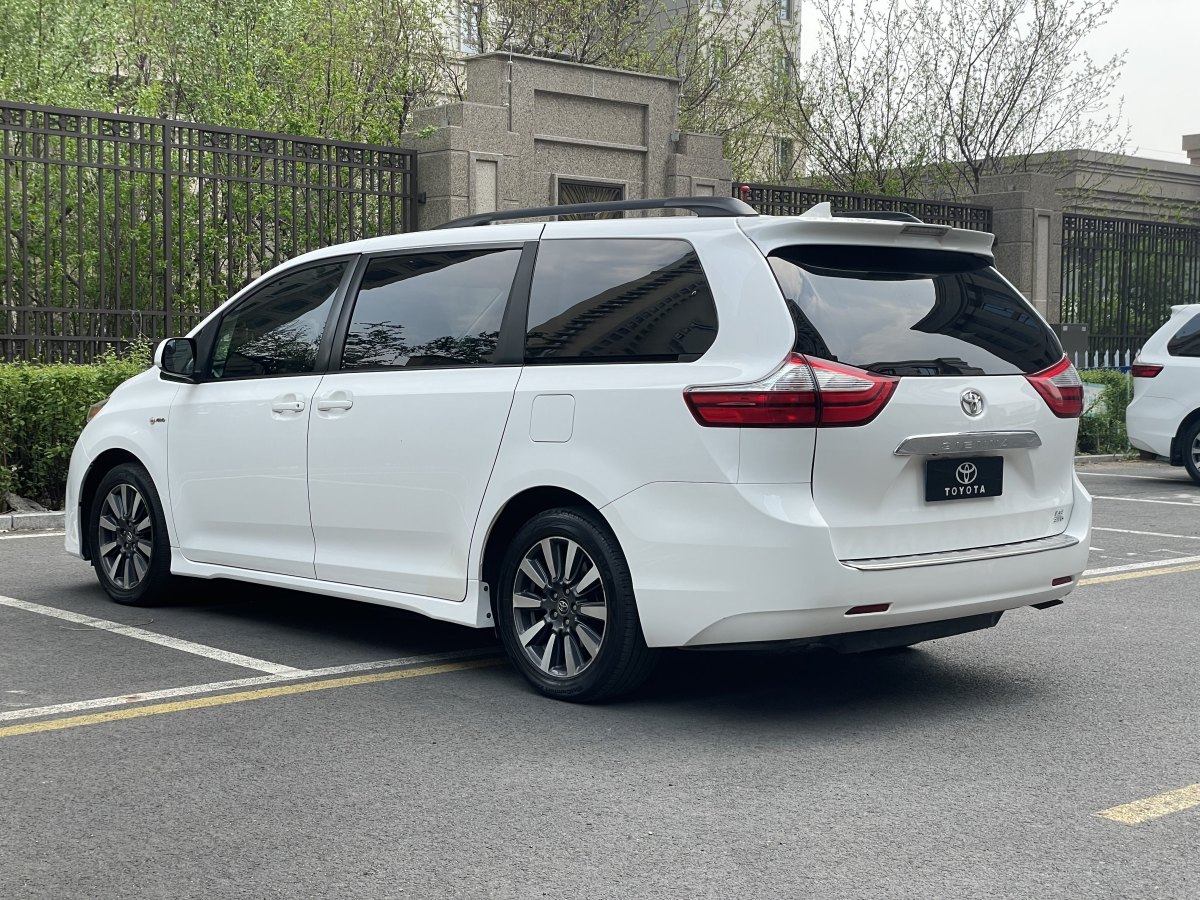 豐田 塞納  2015款 3.5L 兩驅(qū)LE圖片