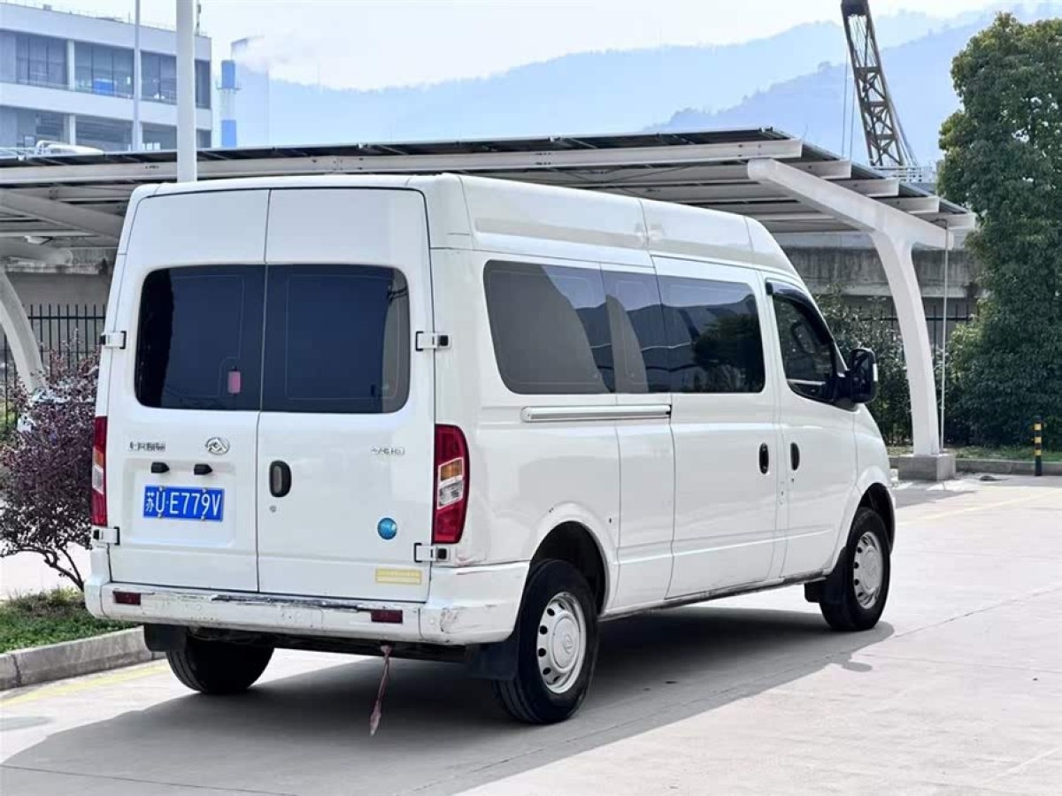 上汽大通 V80  2023款 2.0T 手動(dòng)經(jīng)典傲運(yùn)通長(zhǎng)軸中頂6/7/8/9座圖片
