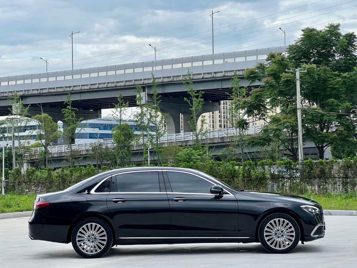 奔馳 奔馳E級  2023款 改款 E 300 L 時尚型圖片
