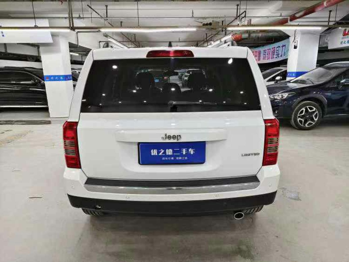 Jeep 自由客  2014款 2.0L 運(yùn)動(dòng)增強(qiáng)版圖片