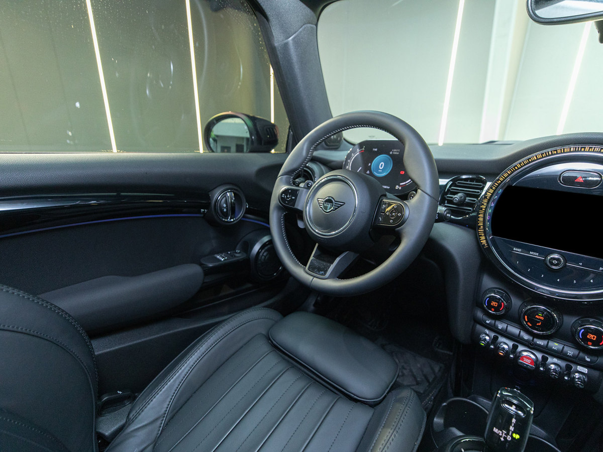 MINI MINI  2023款 改款 2.0T COOPER S 藝術(shù)家圖片