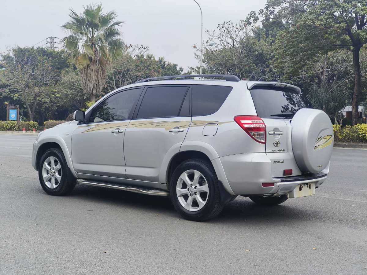 豐田 RAV4榮放  2011款 2.4L 自動四驅(qū)至臻版圖片