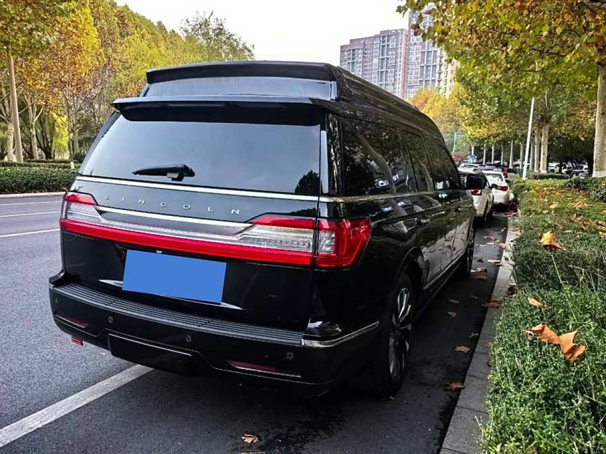 林肯 領(lǐng)航員  2020款 3.5T L 長(zhǎng)軸總統(tǒng)版圖片