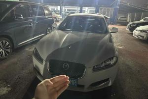 XF 捷豹 XF 2.0T 兩驅(qū)R-Sport運(yùn)動(dòng)版