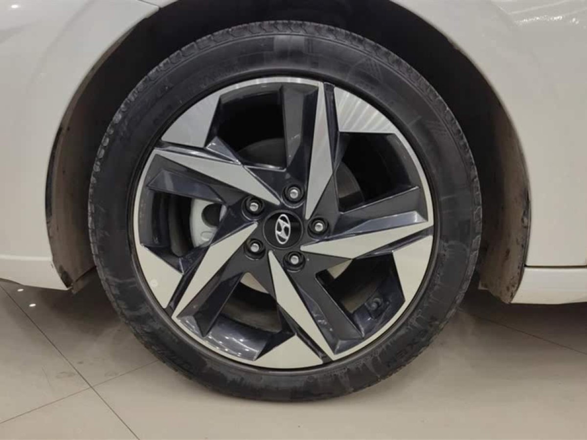 現(xiàn)代 伊蘭特  2021款 1.5L LUX尊貴版圖片