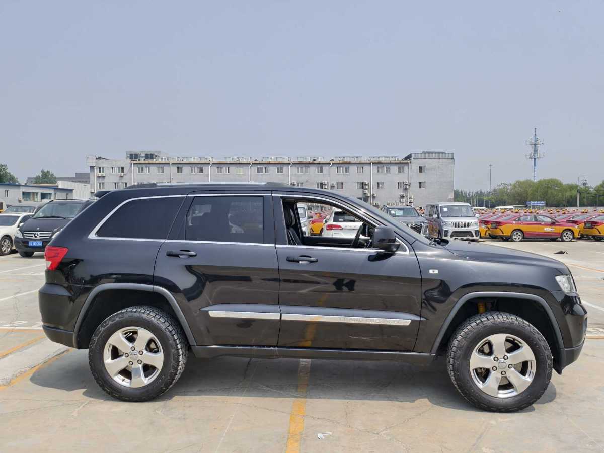 Jeep 大切諾基  2013款 3.6L 舒享導(dǎo)航版圖片