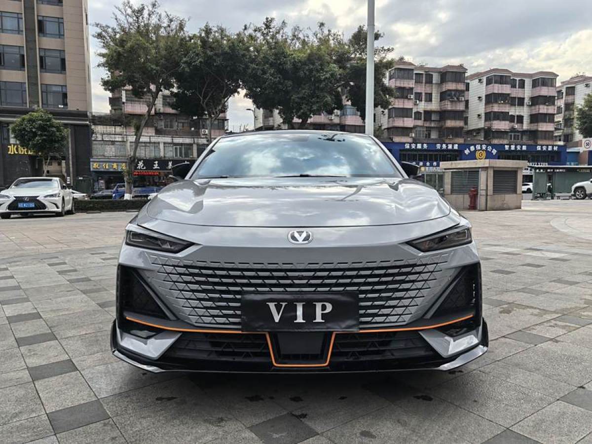 長安 長安UNI-V  2023款 1.5T 運(yùn)動版圖片