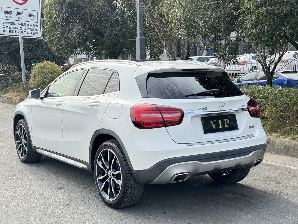 奔馳 奔馳GLA  2017款 GLA 220 4MATIC 豪華型圖片