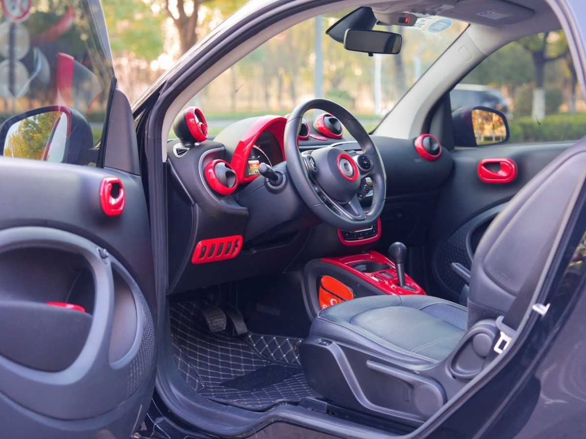 smart fortwo  2018款 0.9T 66千瓦硬頂先鋒版圖片