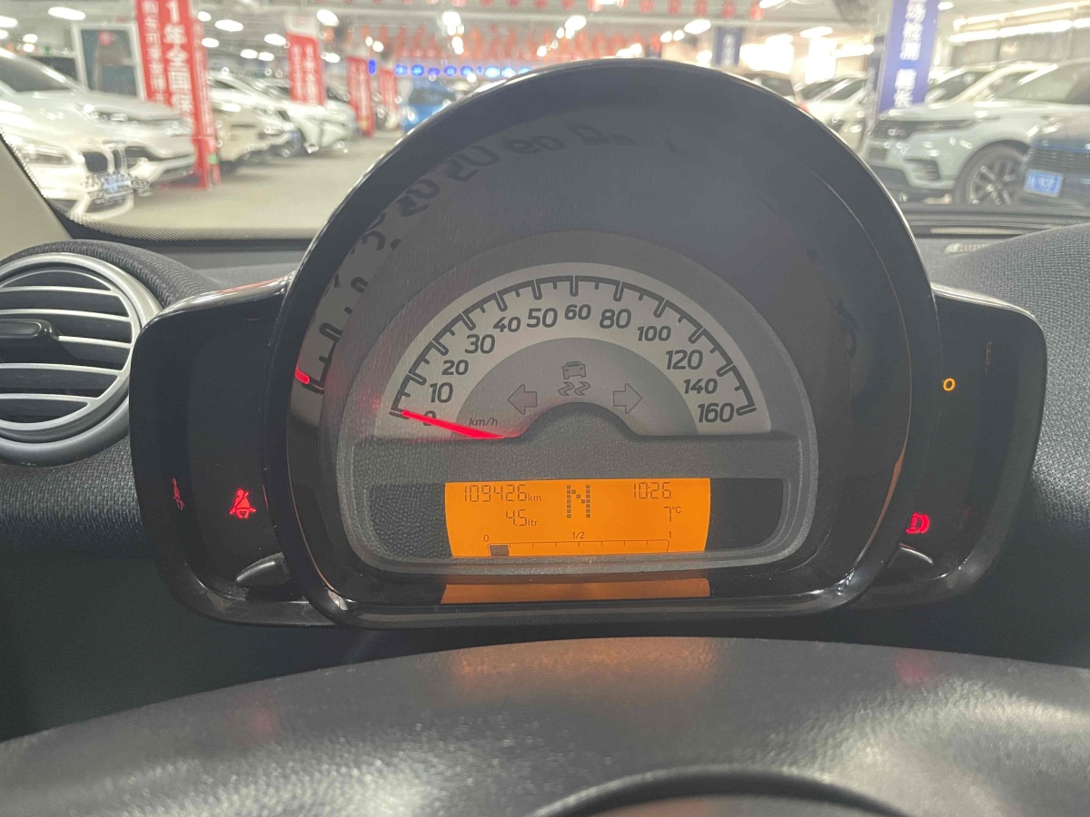 smart fortwo  2012款 1.0 MHD 硬頂標(biāo)準(zhǔn)版圖片