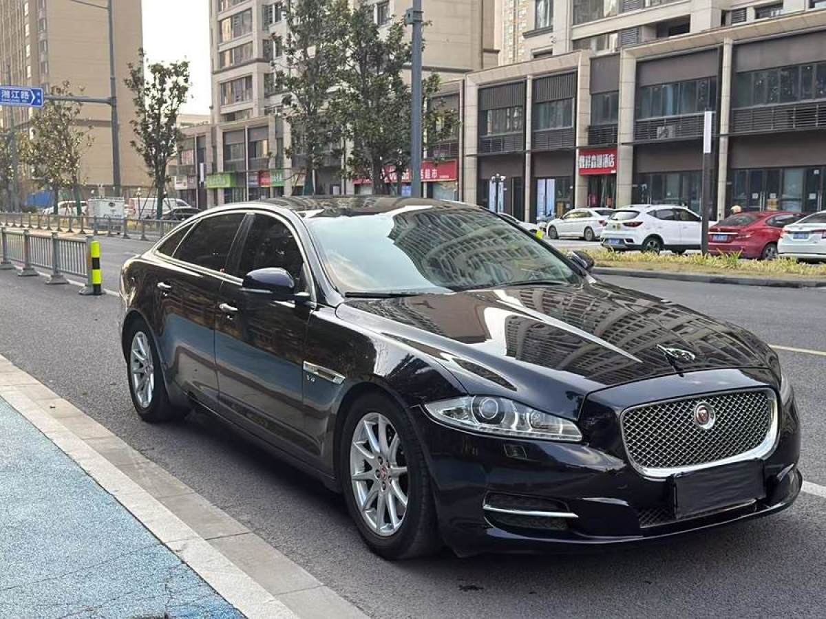 2015年3月捷豹 XJ  2015款 XJL 3.0 SC 四驅(qū)全景商務(wù)版