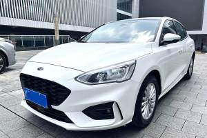 ?？怂?福特 三廂 EcoBoost 180 自動(dòng)鋒潮型