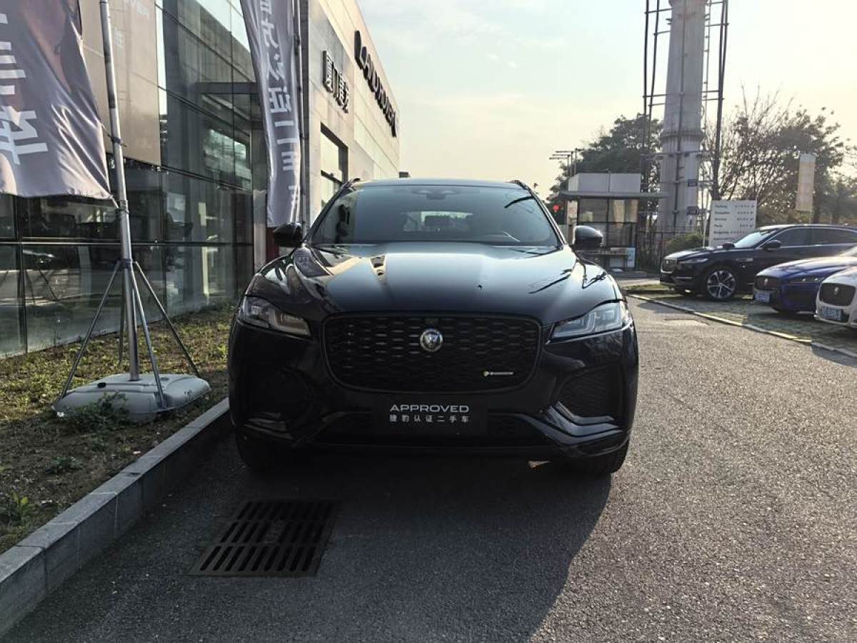 2013年1月捷豹 F-PACE  2022款 P250 R-Dynamic BLACK