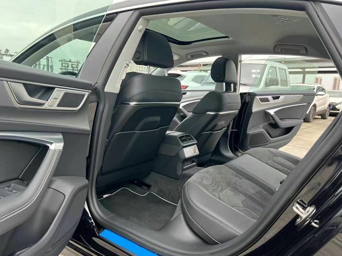 奧迪 奧迪A7L  2024款 45TFSI S-line 筑夢(mèng)型 流晶套裝圖片
