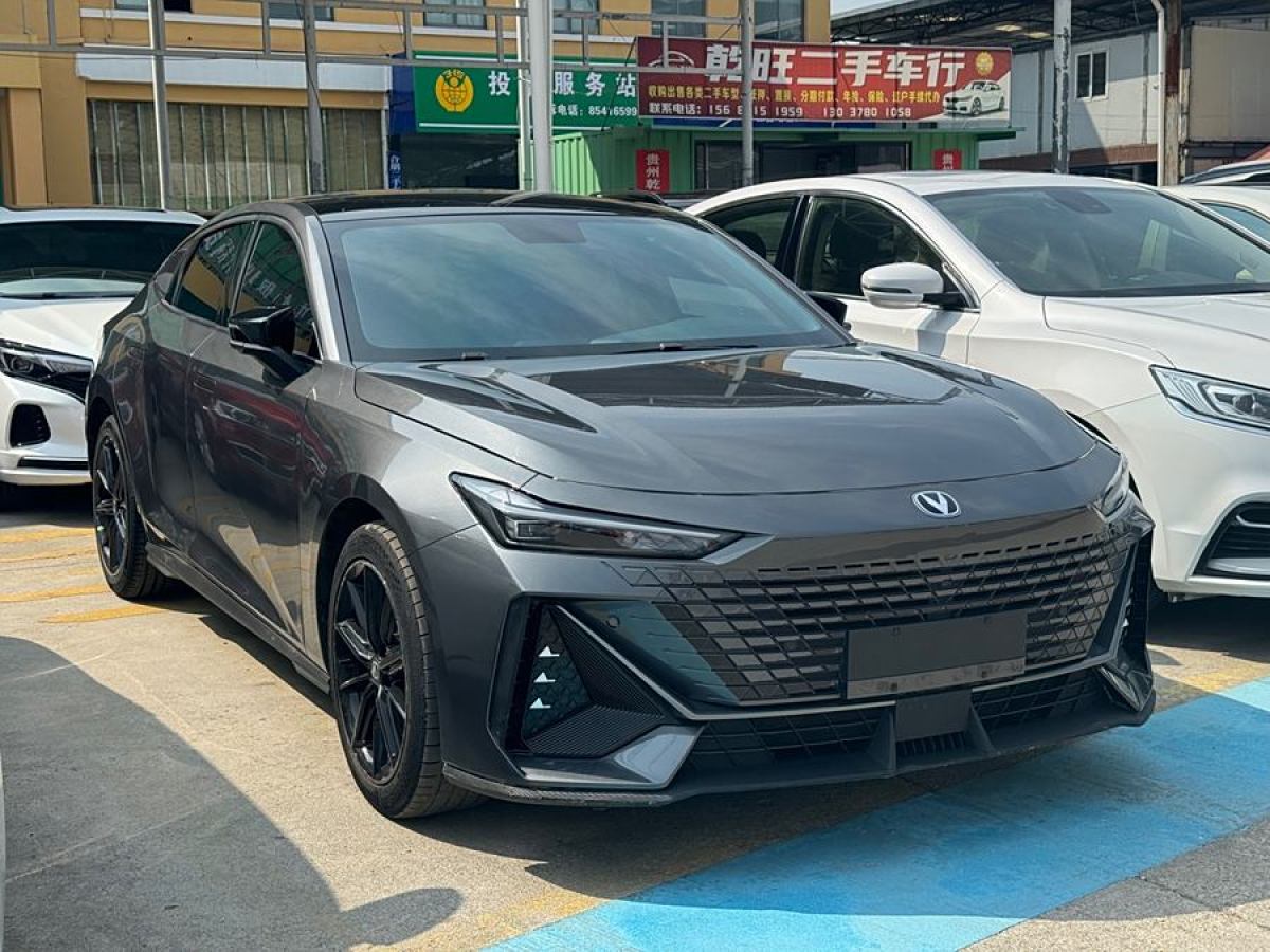 長(zhǎng)安 長(zhǎng)安UNI-V  2022款 1.5T 運(yùn)動(dòng)版圖片