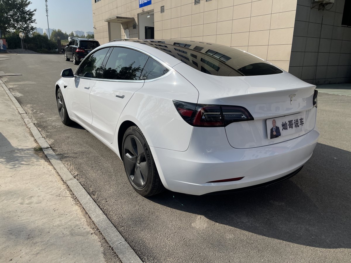 特斯拉 Model Y  2020款 改款 標(biāo)準(zhǔn)續(xù)航后驅(qū)升級版圖片