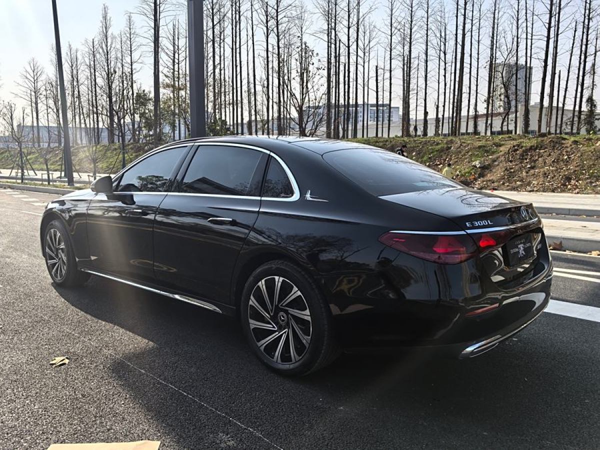 奔馳 奔馳E級(jí)  2024款 E 300 L 豪華型圖片