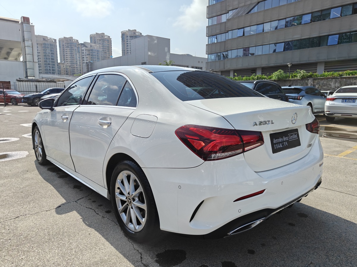 奔馳 奔馳A級(jí)  2019款  改款 A 200 L 運(yùn)動(dòng)轎車圖片