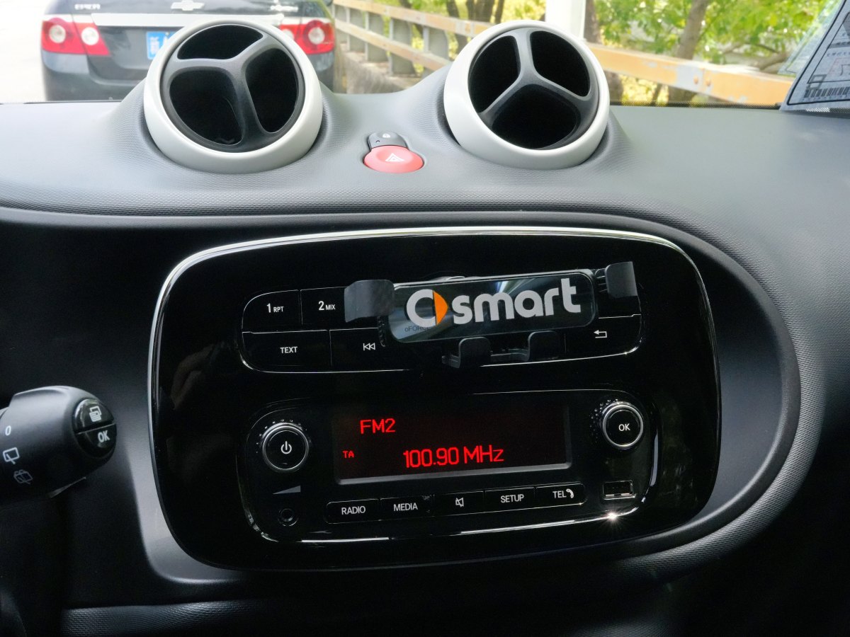 2017年10月smart forfour  2016款 1.0L 52千瓦靈動版