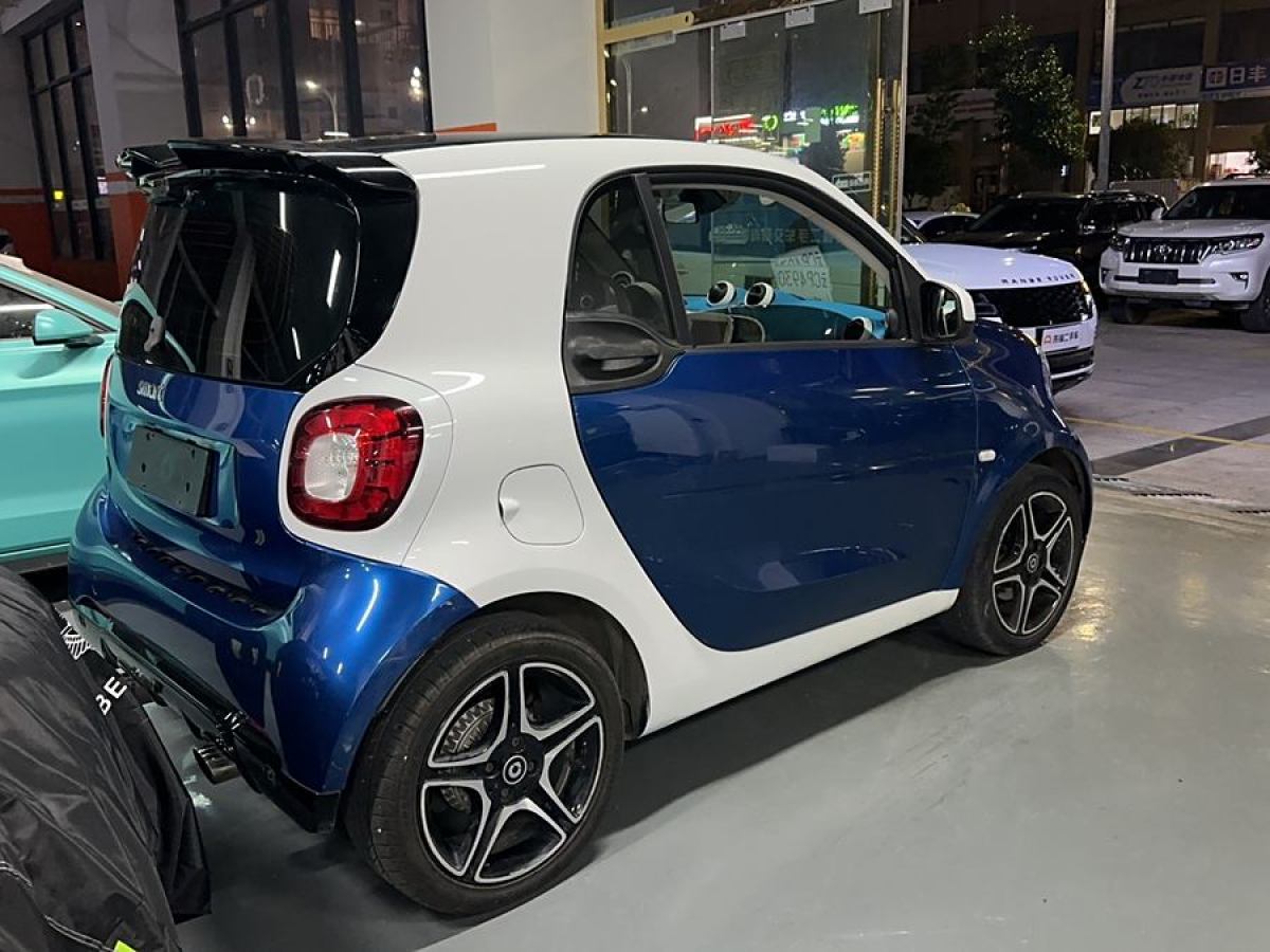 2016年4月smart fortwo  2016款 0.9T 66千瓦硬頂極致版