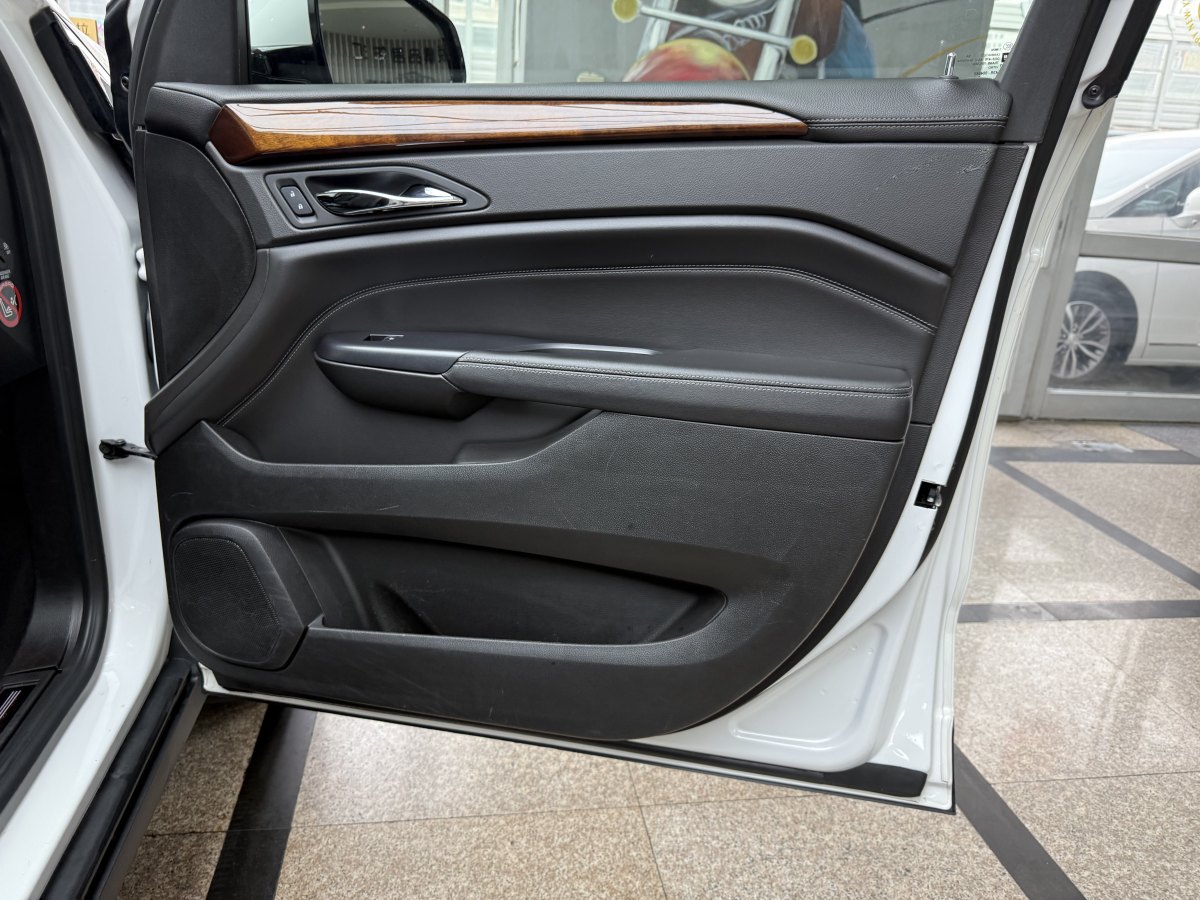 凱迪拉克 SRX  2013款 3.0L 領(lǐng)先型圖片
