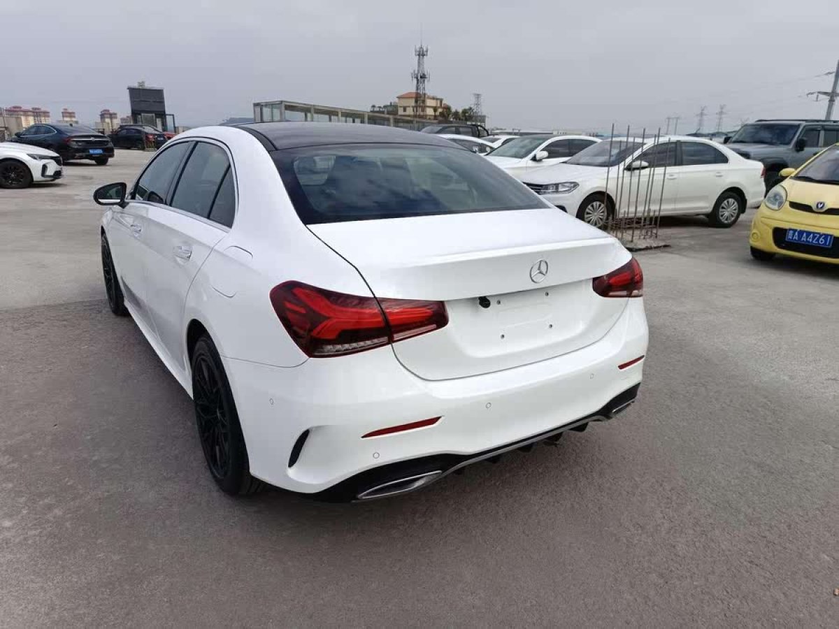 奔馳 奔馳A級(jí)  2020款 改款 A 200 L 運(yùn)動(dòng)轎車動(dòng)感型圖片