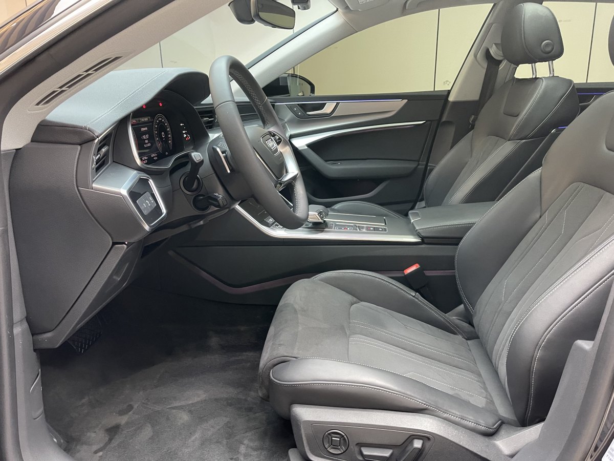 奧迪 奧迪A7L  2024款 45TFSI S-line 筑夢(mèng)型 流晶套裝圖片