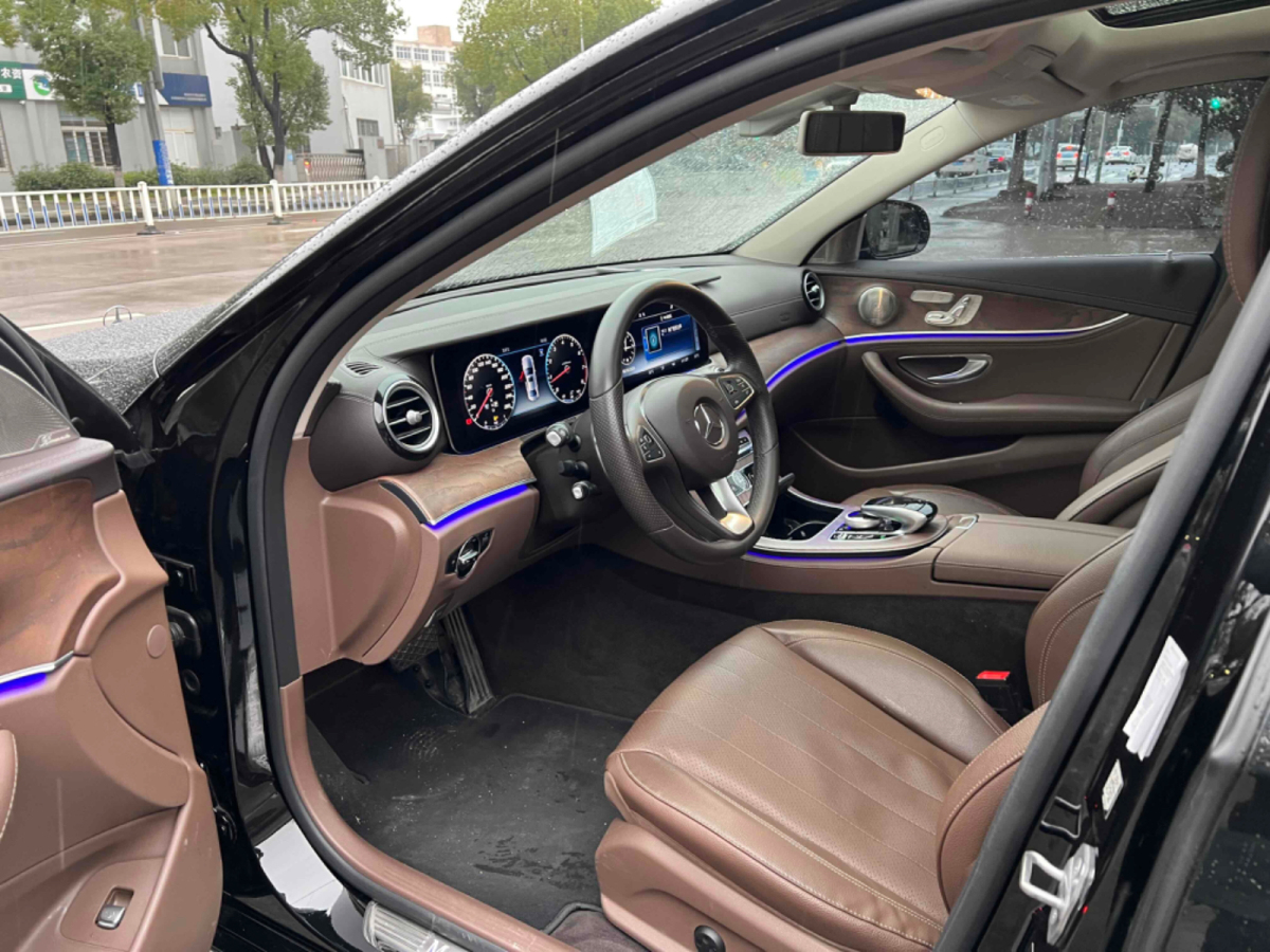 2018年3月奔驰 奔驰E级  2024款 E 300 L 豪华运动型