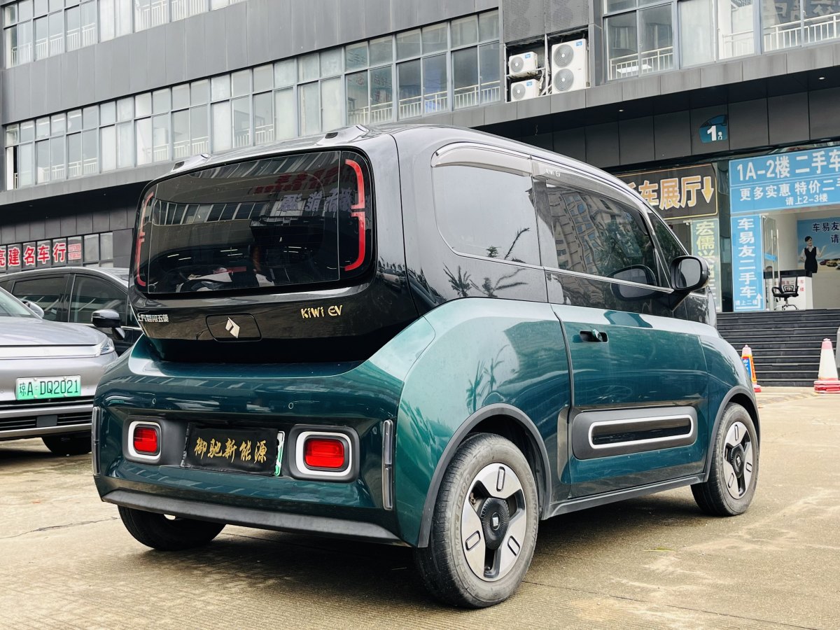 寶駿 寶駿KiWi EV  2022款 藝術(shù)家輕享版 三元鋰圖片