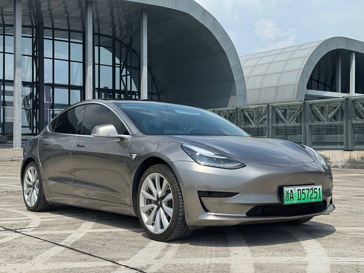 特斯拉 Model 3  2020款 改款 標(biāo)準(zhǔn)續(xù)航后驅(qū)升級(jí)版圖片