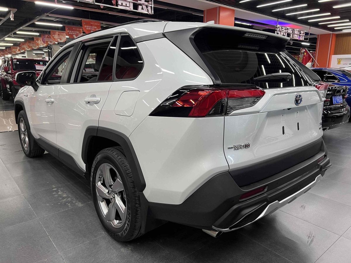 豐田 RAV4榮放  2022款 雙擎 2.5L CVT兩驅(qū)精英版圖片